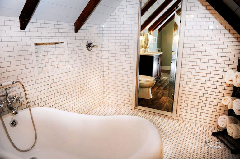 Bathroom 3, Clermont Bluffs B&B, Adams