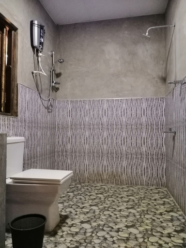 Bathroom 3, Ama Villa Homestay, Hingurakgoda