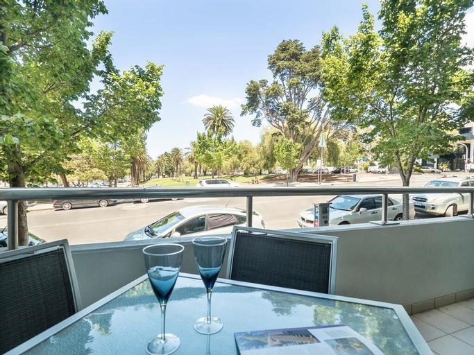 Food & Drinks, Waterfront By Gold Star Stays, Geelong