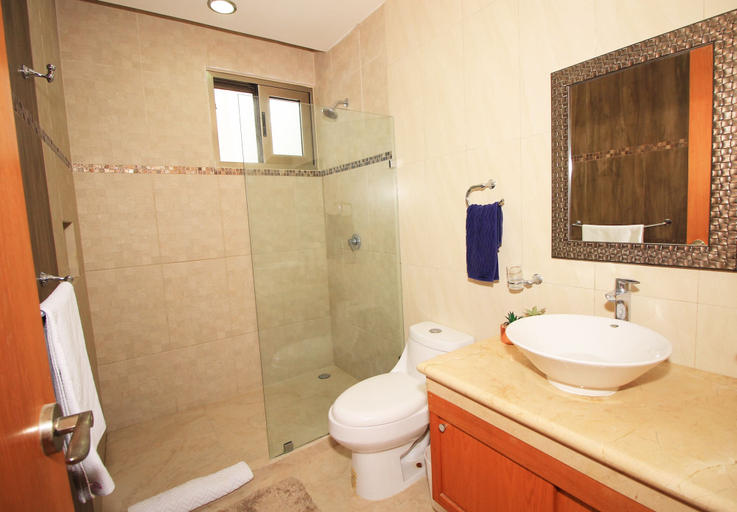 Bathroom, Menese 25-26, Cozumel