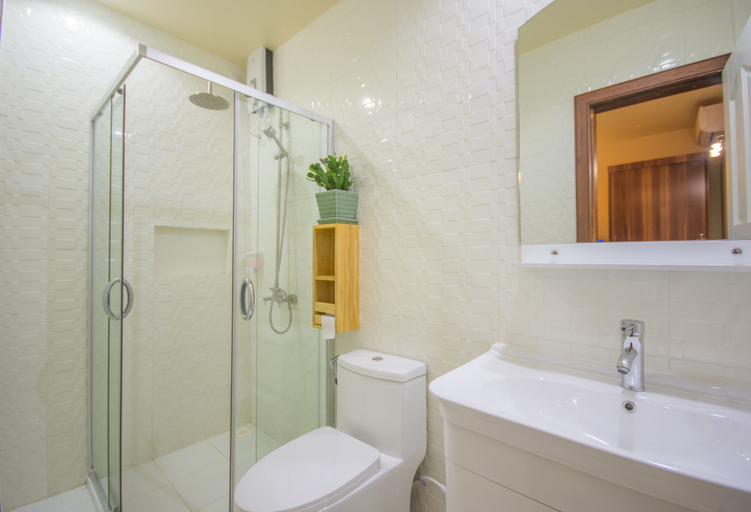 Bathroom 5, Ostrov Beach, North Ari Atoll