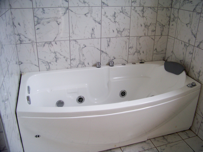 Bathroom 3, Aaron Court Motor Inn, Hamilton