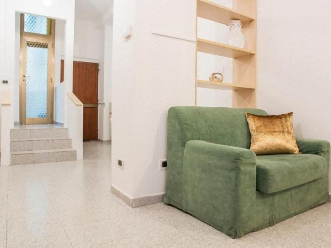 Living area 4, 8 Tourist House Apartment Centre Bologna, Bologna
