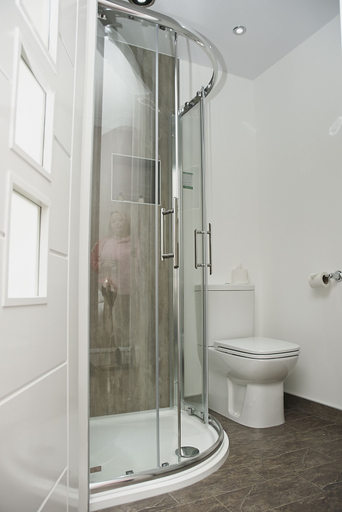 Bathroom 4, The Davron Hotel, Aberdeenshire
