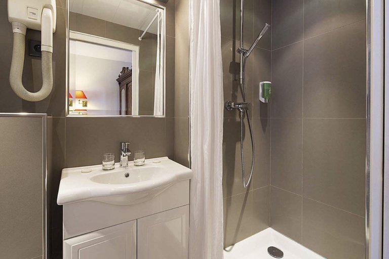 Bathroom 4, New Orient, Paris