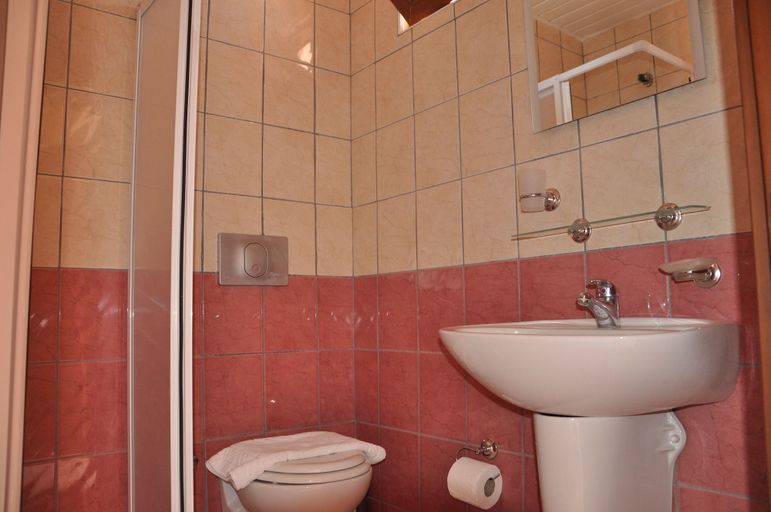 Bathroom 5, Moms Hotel, Kemer