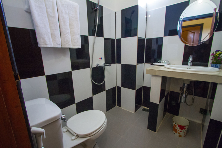 Bathroom 4, Botoum Hotel, Serei Saophoan