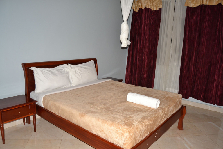 Bedroom 2, Hilltop Hotel, Mbale