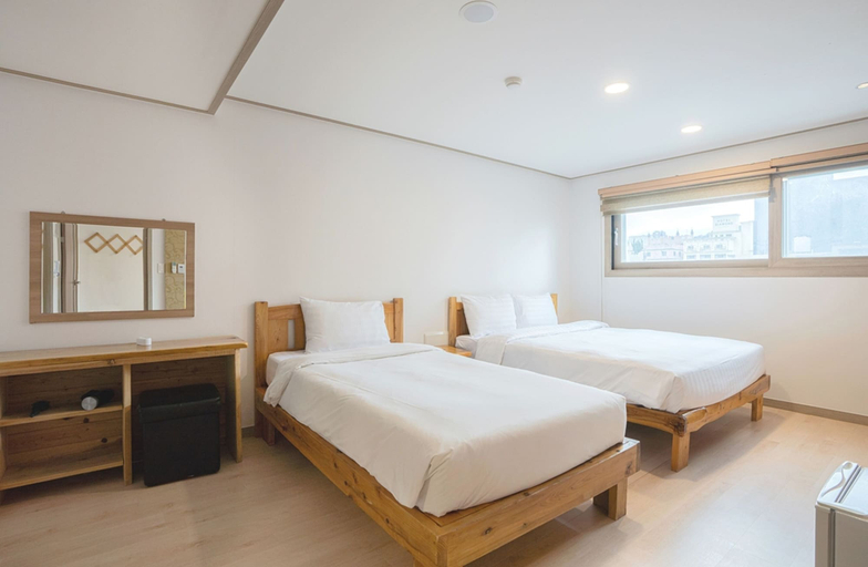 Bedroom 3, J2 Family Hotel Jeju, Jeju