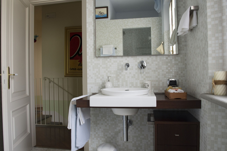 Bathroom 3, Il Campano, Pistoia