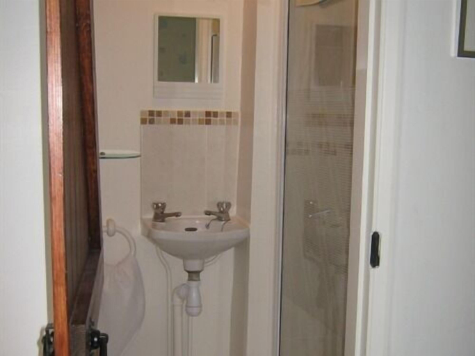 Bathroom 4, North End Farm Country Guest House, North Yorkshire