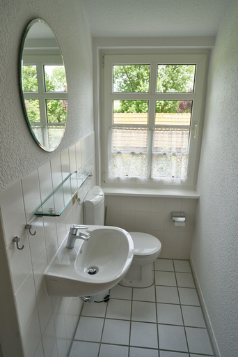 Bathroom 2, Hannys Radlercafe, Friesland