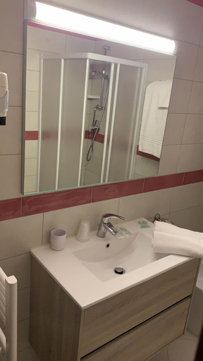 Bathroom 4, Hotel Smeraldo, Padua