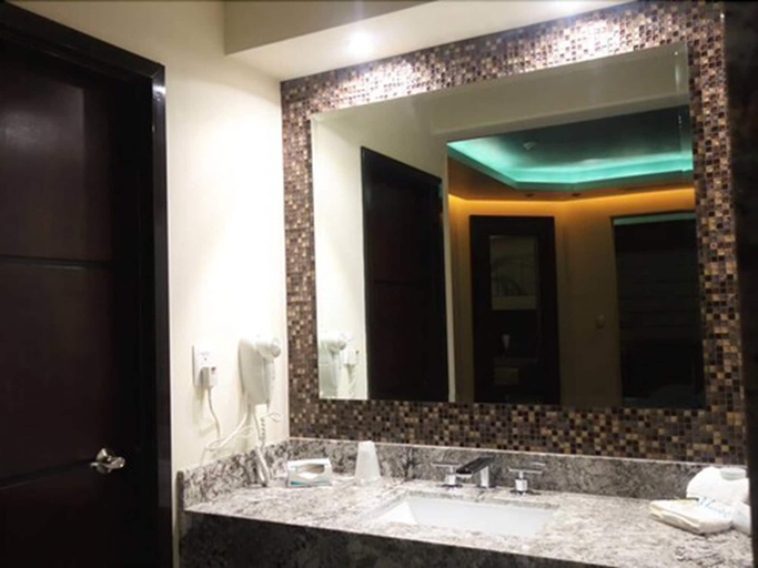 Bathroom 4, Motel Marche, Mexicali