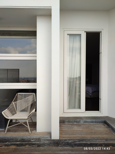 Exterior & Views 3