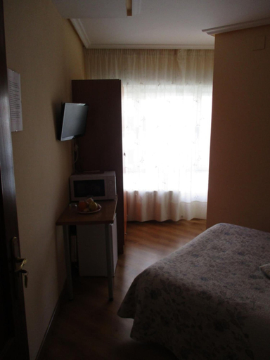 Bedroom 3, Hostal Becares, Palencia