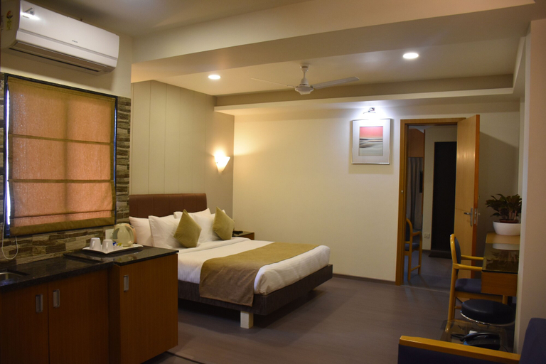 Bedroom 2, Hotel The Excellency, Surat