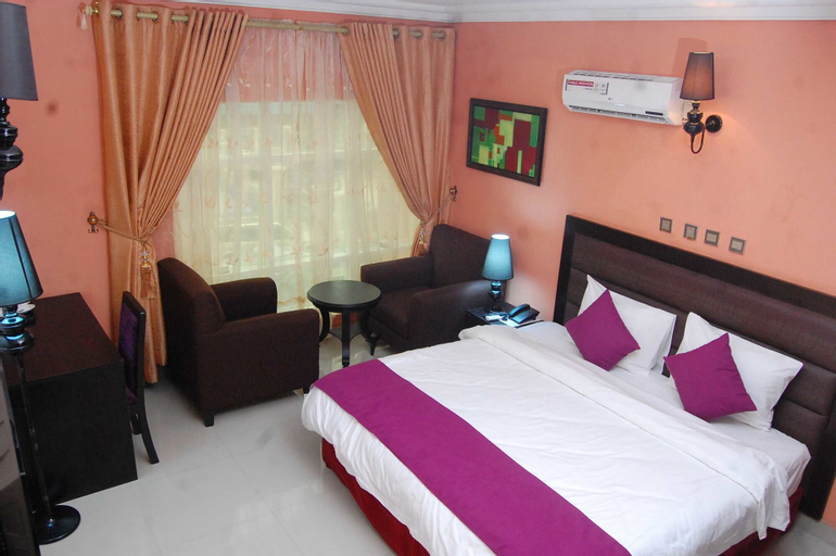 Bedroom 2, Hotel Du Golf, Aba North