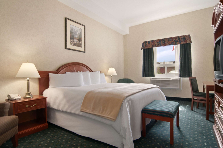 Bedroom 3, Travelodge by Wyndham Strathmore, Division No. 5