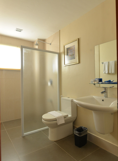 Bathroom 4, Royal Suites Condotel, Kalibo