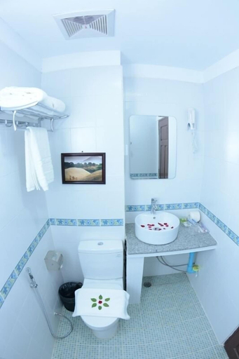 Bathroom 4, Kaung Myint Hotel, Mandalay