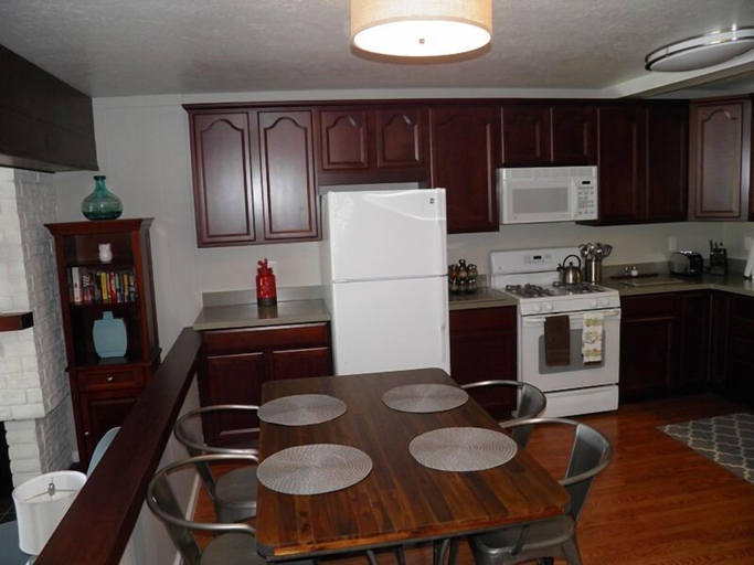 Others 4, 357 Ala Wai Unit 205, El Dorado