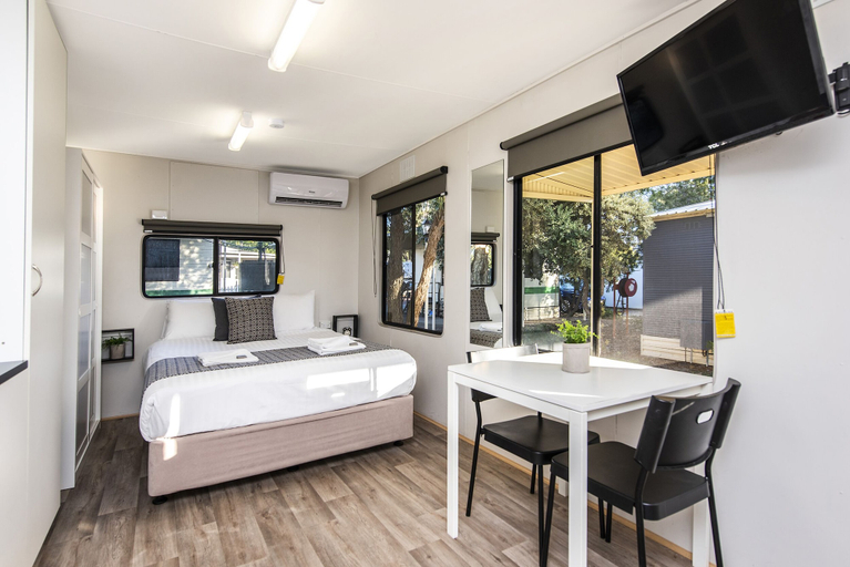 Bedroom 3, Banksia Tourist Park, Swan