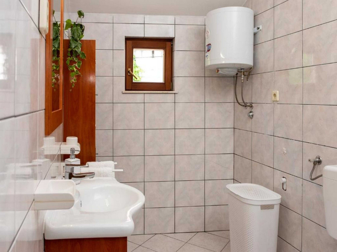 Bathroom 3, Holiday Home Mons Aureus, Split