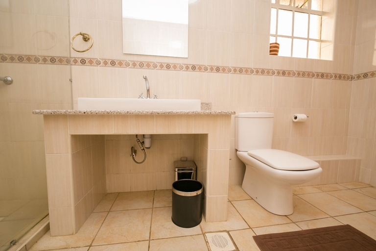 Bathroom 5, Hotel Rudi, Langata