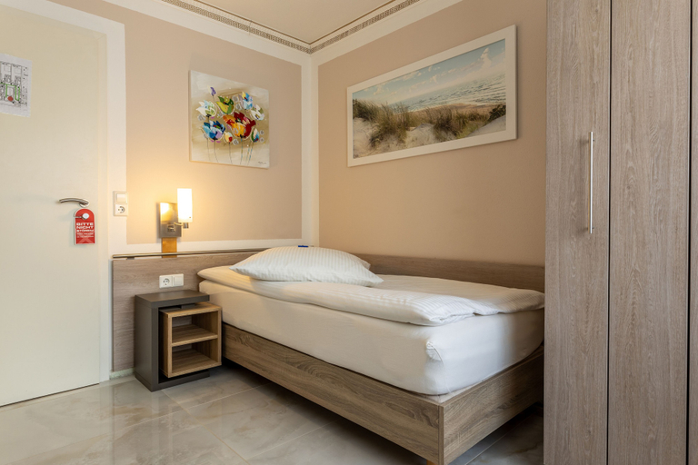 Bedroom 4, Hotel Restaurant Meteora, Tübingen