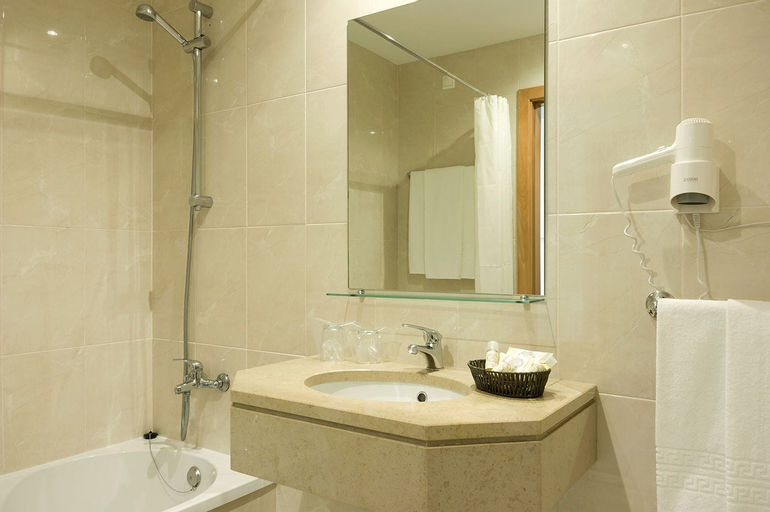 Bedroom 4, Cova da Iria, Ourém