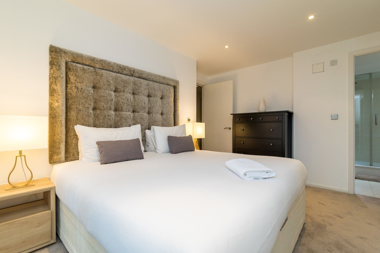 Bedroom 3, Austin David Apartments - Stylish, London