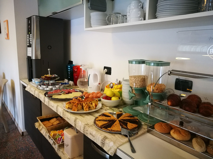 Food & Drinks 4, Villa Cameras, Trento