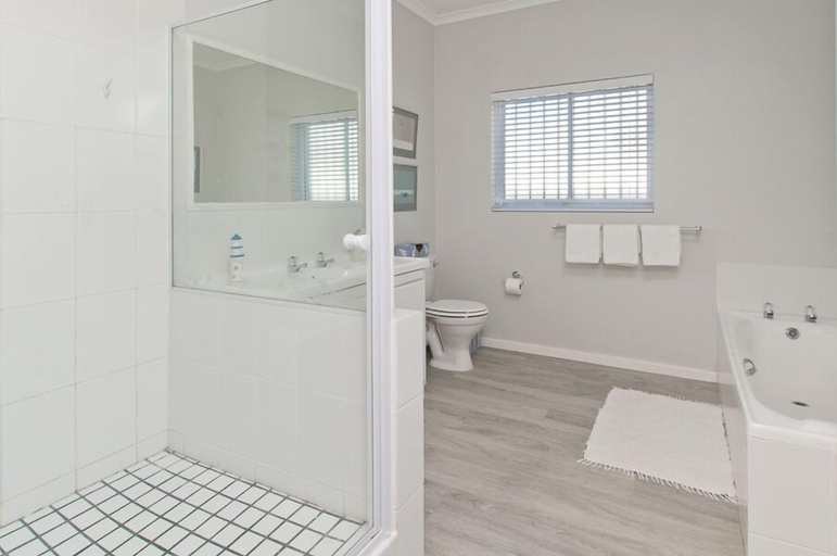 Bathroom 4, On The Rocks, Overberg