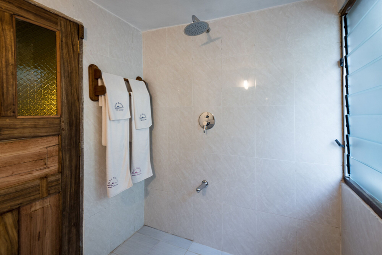 Bathroom 5, Blue Marlin Beach Hotel, Msambweni