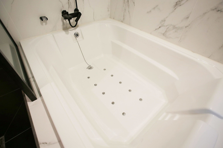 Bathroom 2, Kotel Sinchon, Seodaemun