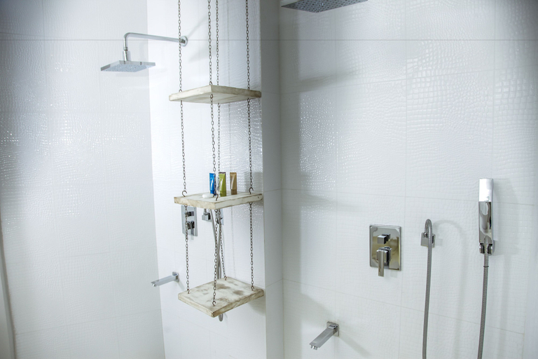 Bathroom 4, W15 Escape, Habaraduwa