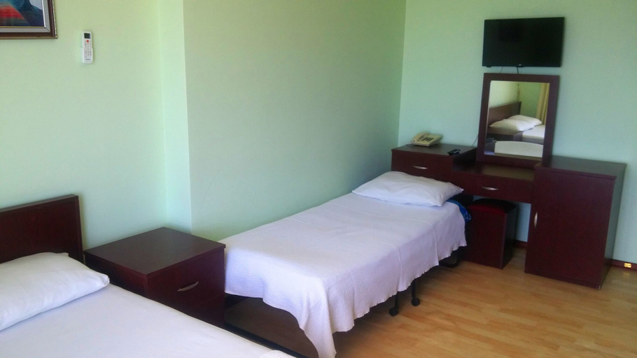 Bedroom 2, Ardic Deniz Hotel, Karaburun