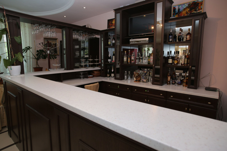 Food & Drinks 5, Hotel Majami