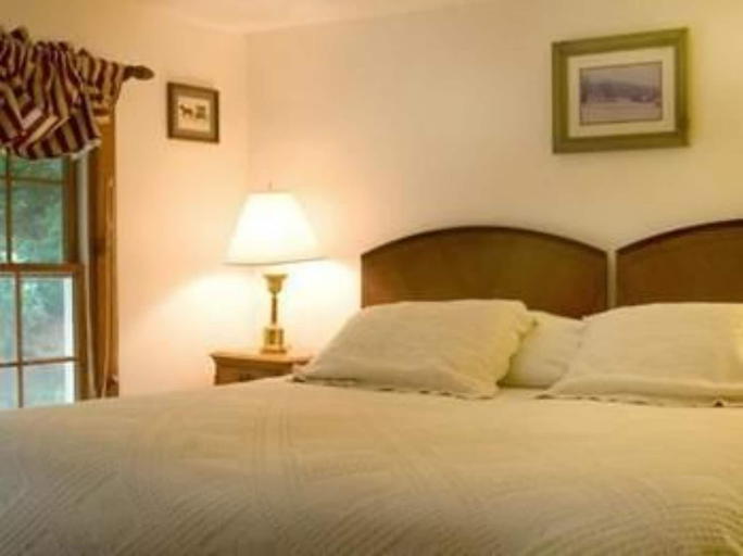 Bedroom 2, Arlington's West Mountain Inn, Bennington