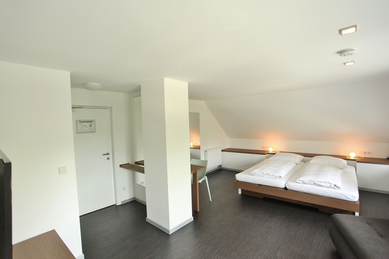 Bedroom 5, Achtender, Reutlingen