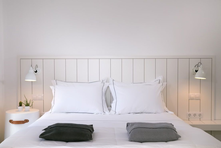 Bedroom 5, Seven Santa Maria Paros Hotel, South Aegean