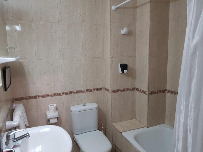 Bathroom 3, Hostal Mary, Girona