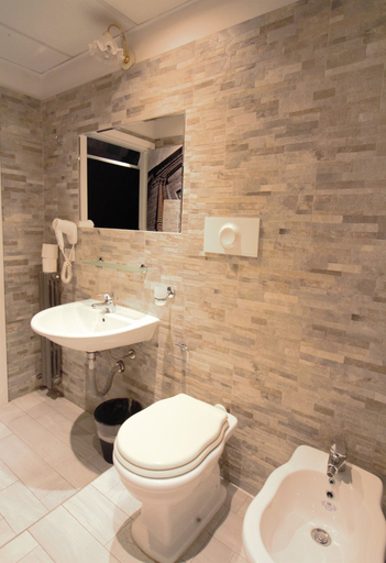 Bathroom 5, New Generation Hostel Milan Center Navigli, Milano