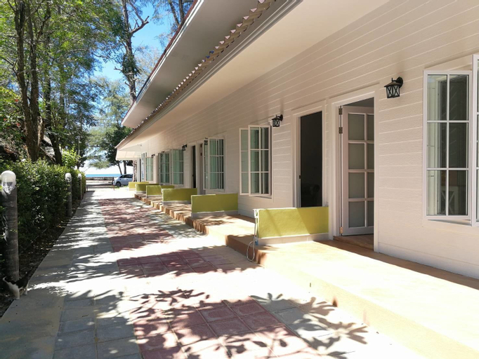 Exterior & Views 2, Blue Shore Cottage, Sikao