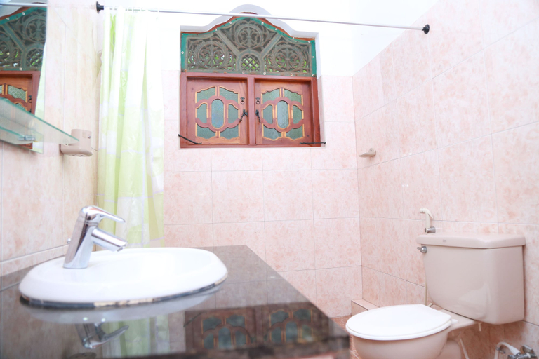 Bathroom 4, Sumal Villa, Beruwala