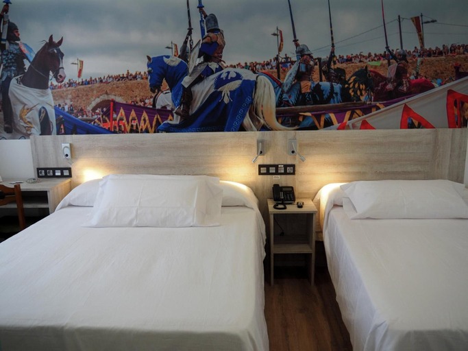 Bedroom 3, Hostal Don Suero de Quiñones, León