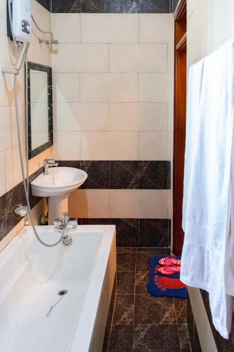 Bathroom 3, Pavillion Hotel, Busiiro