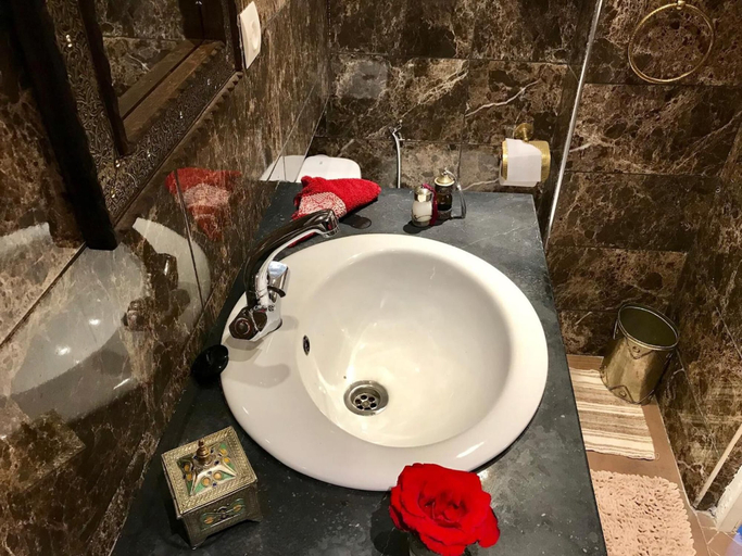 Bathroom 4, Riad Dar Leuleu, Marrakech