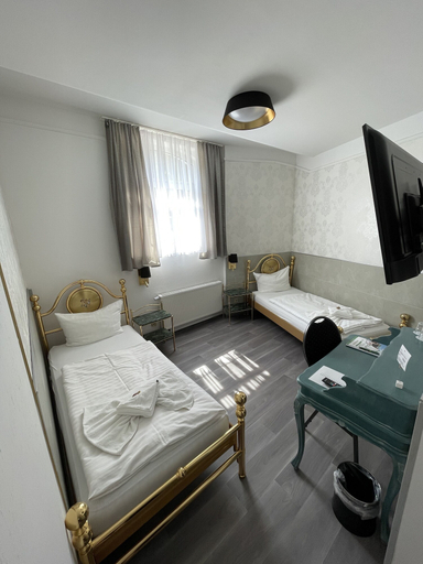 Bedroom 2, Hotel Garni Hennesburg, Eisenach